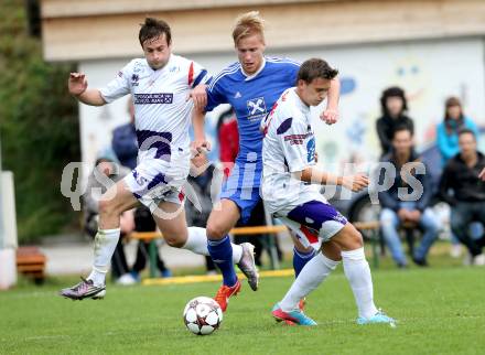 Fussball Unterliga Ost. SG SAK Amateure gegen Ruden.  Daniel Fratschko, Zdravko Koletnik,  (SAK), Tadej Slemenik (Ruden). Wiederndorf, am 6.10.2013.
Foto: Kuess
---
pressefotos, pressefotografie, kuess, qs, qspictures, sport, bild, bilder, bilddatenbank