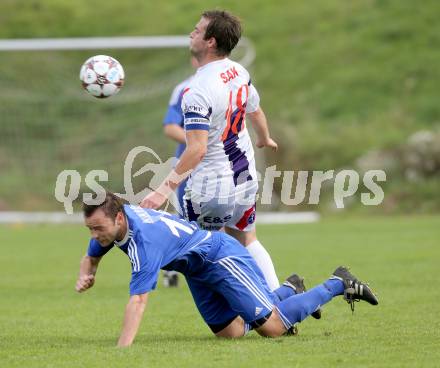 Fussball Unterliga Ost. SG SAK Amateure gegen Ruden. Daniel Fratschko,  (SAK), Reinhard Janesch (Ruden). Wiederndorf, am 6.10.2013.
Foto: Kuess
---
pressefotos, pressefotografie, kuess, qs, qspictures, sport, bild, bilder, bilddatenbank