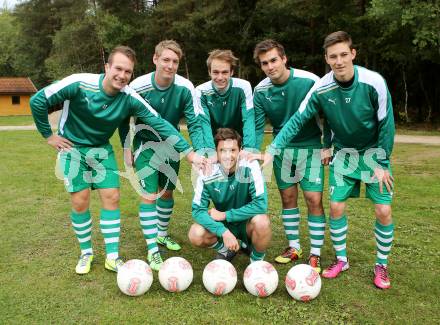 Fussball 1. Klasse D. Johann Opietnik, Christopher Hober, Benjamin Opietnik, Patrick Hober, Marcel Hober, Martin Jakob Breitfuss. (Mittlern). Mittlern, am 6.10.2013.
Foto: Kuess
---
pressefotos, pressefotografie, kuess, qs, qspictures, sport, bild, bilder, bilddatenbank