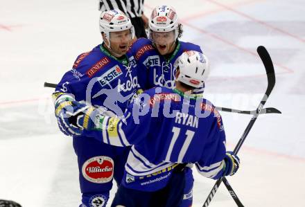 EBEL. Eishockey Bundesliga. EC VSV gegen HC TWK Innsbruck. Torjubel Gerhard Unterluggauer, John Hughes, Derek Ryan (VSV). Villach, am 8.10..2013.
Foto: Kuess 


---
pressefotos, pressefotografie, kuess, qs, qspictures, sport, bild, bilder, bilddatenbank