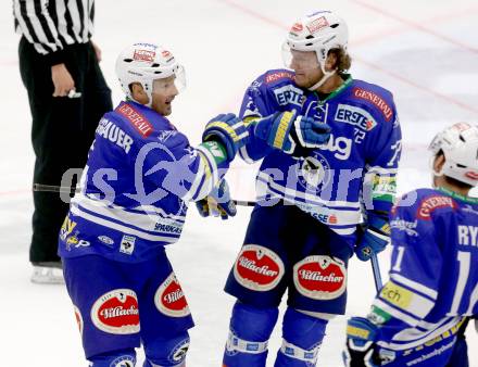 EBEL. Eishockey Bundesliga. EC VSV gegen HC TWK Innsbruck. Torjubel Gerhard Unterluggauer, John Hughes, Derek Ryan (VSV). Villach, am 8.10..2013.
Foto: Kuess 


---
pressefotos, pressefotografie, kuess, qs, qspictures, sport, bild, bilder, bilddatenbank