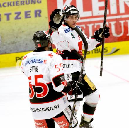 EBEL. Eishockey Bundesliga. EC VSV gegen HC TWK Innsbruck.  Torjubel Stefan Pittl, Shane Sims (Innsbruck). Villach, am 8.10..2013.
Foto: Kuess 


---
pressefotos, pressefotografie, kuess, qs, qspictures, sport, bild, bilder, bilddatenbank