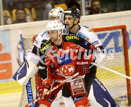 EBEL. Eishockey Bundesliga. KAC gegen SAPA Fehervar AV19. Colton Fretter, (KAC),  Peter Hetenyi  (Alba Volan). Klagenfurt, am 8.10.2013
Foto: Kuess 

---
pressefotos, pressefotografie, kuess, qs, qspictures, sport, bild, bilder, bilddatenbank