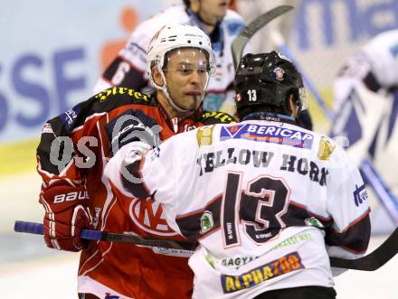 EBEL. Eishockey Bundesliga. KAC gegen SAPA Fehervar AV19. Thomas Koch, Colton  (KAC), Yellow Horn (Alba Volan). Klagenfurt, am 8.10.2013
Foto: Kuess 

---
pressefotos, pressefotografie, kuess, qs, qspictures, sport, bild, bilder, bilddatenbank