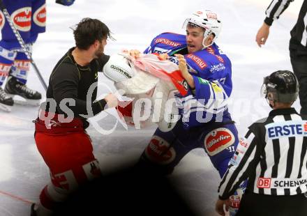 EBEL. Eishockey Bundesliga. EC VSV gegen HCB Suedtirol. Patrick Platzer,  (VSV), Sebastien Pieche (Bozen). Villach, am 11.10..2013.
Foto: Kuess 


---
pressefotos, pressefotografie, kuess, qs, qspictures, sport, bild, bilder, bilddatenbank