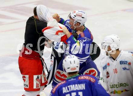 EBEL. Eishockey Bundesliga. EC VSV gegen HCB Suedtirol.  Patrick Platzer,  (VSV), Sebastien Pieche (Bozen). Villach, am 11.10..2013.
Foto: Kuess 


---
pressefotos, pressefotografie, kuess, qs, qspictures, sport, bild, bilder, bilddatenbank