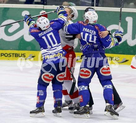 EBEL. Eishockey Bundesliga. EC VSV gegen HCB Suedtirol. Brock McBride, Curtis Fraser, (VSV),  Kim Stroemberg (Bozen). Villach, am 11.10..2013.
Foto: Kuess 


---
pressefotos, pressefotografie, kuess, qs, qspictures, sport, bild, bilder, bilddatenbank