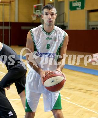 Basketball 2. Bundesliga. KOS KLagenfurt Celovec gegen Woerthersee Piraten. Ales Primc (KOS). Klagenfurt, 12.10.2013.
Foto: Kuess
---
pressefotos, pressefotografie, kuess, qs, qspictures, sport, bild, bilder, bilddatenbank