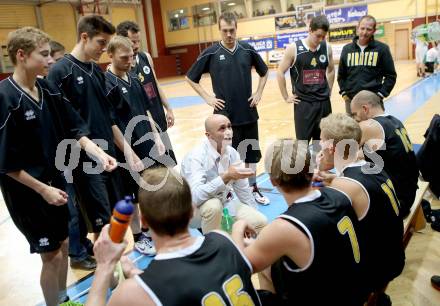 Basketball 2. Bundesliga. KOS KLagenfurt Celovec gegen Woerthersee Piraten. Trainer Dragan Sliskovic (Piraten). Klagenfurt, 12.10.2013.
Foto: Kuess
---
pressefotos, pressefotografie, kuess, qs, qspictures, sport, bild, bilder, bilddatenbank