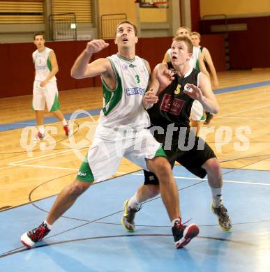 Basketball 2. Bundesliga. KOS KLagenfurt Celovec gegen Woerthersee Piraten. Milovan Radmanovic,  (KOS), Paul Koroschitz (Piraten). Klagenfurt, 12.10.2013.
Foto: Kuess
---
pressefotos, pressefotografie, kuess, qs, qspictures, sport, bild, bilder, bilddatenbank