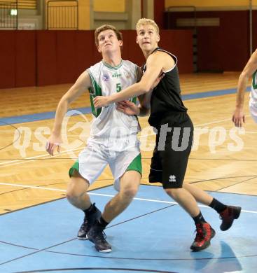 Basketball 2. Bundesliga. KOS KLagenfurt Celovec gegen Woerthersee Piraten. Andi Smrtnik, (KOS), Andreas Simonitsch (Piraten). Klagenfurt, 12.10.2013.
Foto: Kuess
---
pressefotos, pressefotografie, kuess, qs, qspictures, sport, bild, bilder, bilddatenbank