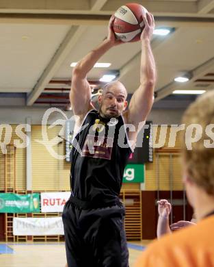 Basketball 2. Bundesliga. KOS KLagenfurt Celovec gegen Woerthersee Piraten. Joachim Buggelsheim (Piraten). Klagenfurt, 12.10.2013.
Foto: Kuess
---
pressefotos, pressefotografie, kuess, qs, qspictures, sport, bild, bilder, bilddatenbank