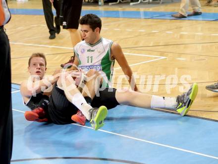 Basketball 2. Bundesliga. KOS KLagenfurt Celovec gegen Woerthersee Piraten. Toman Feinig,  (KOS), Paul Koroschitz (Piraten). Klagenfurt, 12.10.2013.
Foto: Kuess
---
pressefotos, pressefotografie, kuess, qs, qspictures, sport, bild, bilder, bilddatenbank