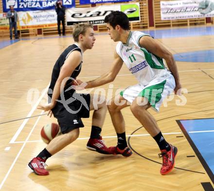 Basketball 2. Bundesliga. KOS KLagenfurt Celovec gegen Woerthersee Piraten. Toman Feinig,  (KOS), Timi Huber (Piraten).. Klagenfurt, 12.10.2013.
Foto: Kuess
---
pressefotos, pressefotografie, kuess, qs, qspictures, sport, bild, bilder, bilddatenbank