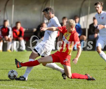 Fussball Kaerntner Liga. ATSV Wolfsberg gegen ATUS Ferlach. Marcel Stoni, (Wolfsberg), Darko Djukic (Ferlach). Wolfsberg, 13.10.2013.
Foto: Kuess
---
pressefotos, pressefotografie, kuess, qs, qspictures, sport, bild, bilder, bilddatenbank