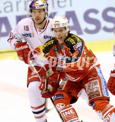 EBEL. Eishockey Bundesliga. KAC gegen EC Red Bull Salzburg. KREUZER Philipp (KAC),  LATUSA Manuel (Salzburg). Klagenfurt, am 13.10.2013
Foto: Kuess 

---
pressefotos, pressefotografie, kuess, qs, qspictures, sport, bild, bilder, bilddatenbank