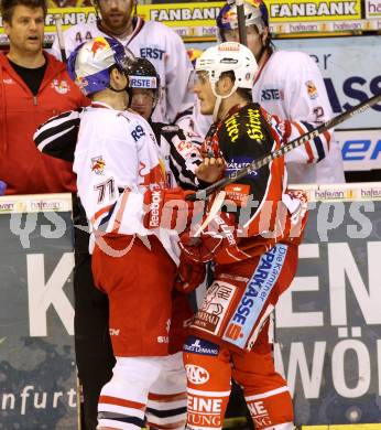 EBEL. Eishockey Bundesliga. KAC gegen EC Red Bull Salzburg. Manuel Geier,  (KAC), Florian Muehlstein (Salzburg). Klagenfurt, am 13.10.2013
Foto: Kuess 

---
pressefotos, pressefotografie, kuess, qs, qspictures, sport, bild, bilder, bilddatenbank