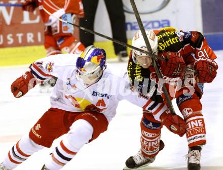 EBEL. Eishockey Bundesliga. KAC gegen EC Red Bull Salzburg.  Philipp Kreuzer, (KAC),  Joe Motzko  (Salzburg). Klagenfurt, am 13.10.2013
Foto: Kuess 

---
pressefotos, pressefotografie, kuess, qs, qspictures, sport, bild, bilder, bilddatenbank