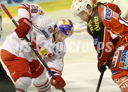 EBEL. Eishockey Bundesliga. KAC gegen EC Red Bull Salzburg.  Thomas Koch, (KAC), Daniel Welser  (Salzburg). Klagenfurt, am 13.10.2013
Foto: Kuess 

---
pressefotos, pressefotografie, kuess, qs, qspictures, sport, bild, bilder, bilddatenbank