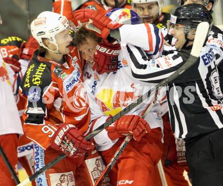 EBEL. Eishockey Bundesliga. KAC gegen EC Red Bull Salzburg. Philipp Kreuzer,  (KAC), Brian Fahey (Salzburg). Klagenfurt, am 13.10.2013
Foto: Kuess 

---
pressefotos, pressefotografie, kuess, qs, qspictures, sport, bild, bilder, bilddatenbank