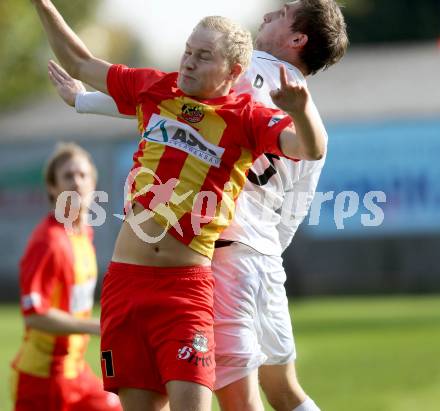 Fussball Kaerntner Liga. ATSV Wolfsberg gegen ATUS Ferlach. Marcel Stoni, (Wolfsberg), Markus Dixer (Ferlach). Wolfsberg, 13.10.2013.
Foto: Kuess
---
pressefotos, pressefotografie, kuess, qs, qspictures, sport, bild, bilder, bilddatenbank