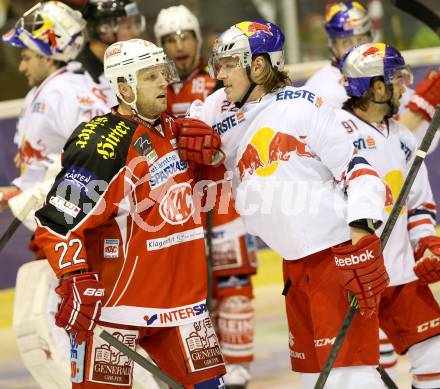 EBEL. Eishockey Bundesliga. KAC gegen EC Red Bull Salzburg. Thomas Poeck,  (KAC), Matthew Keith (Salzburg). Klagenfurt, am 13.10.2013
Foto: Kuess 

---
pressefotos, pressefotografie, kuess, qs, qspictures, sport, bild, bilder, bilddatenbank