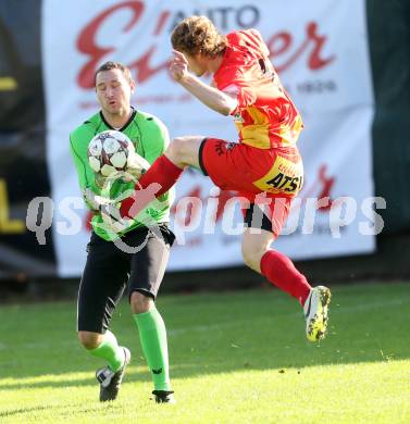 Fussball Kaerntner Liga. ATSV Wolfsberg gegen ATUS Ferlach. Mathias Berchtold,  (Wolfsberg), Christian Wohlmuth (Ferlach). Wolfsberg, 13.10.2013.
Foto: Kuess
---
pressefotos, pressefotografie, kuess, qs, qspictures, sport, bild, bilder, bilddatenbank