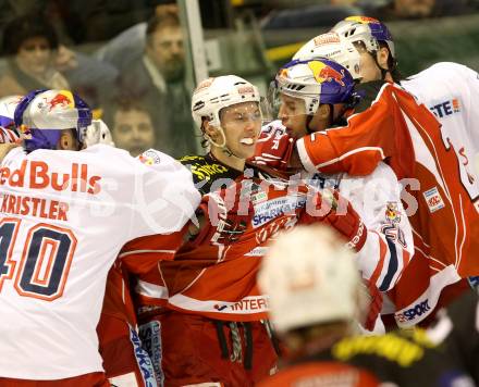 EBEL. Eishockey Bundesliga. KAC gegen EC Red Bull Salzburg. Rauferei KREUZER Philipp (KAC), WELSER Daniel (Salzburg). Klagenfurt, am 13.10.2013
Foto: Kuess 

---
pressefotos, pressefotografie, kuess, qs, qspictures, sport, bild, bilder, bilddatenbank