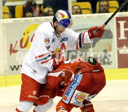 EBEL. Eishockey Bundesliga. KAC gegen EC Red Bull Salzburg. Kirk Furey, (KAC), Joe Motzko  (Salzburg). Klagenfurt, am 13.10.2013
Foto: Kuess 

---
pressefotos, pressefotografie, kuess, qs, qspictures, sport, bild, bilder, bilddatenbank