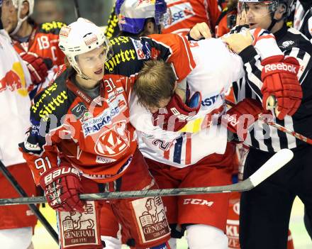 EBEL. Eishockey Bundesliga. KAC gegen EC Red Bull Salzburg. Philipp Kreuzer,  (KAC), Brian Fahey (Salzburg).. Klagenfurt, am 13.10.2013
Foto: Kuess 

---
pressefotos, pressefotografie, kuess, qs, qspictures, sport, bild, bilder, bilddatenbank