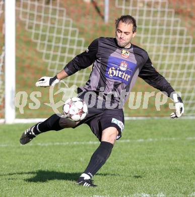 Fussball Kaerntner Liga. ATSV Wolfsberg gegen ATUS Ferlach. Markus Heritzer (Wolfsberg). Wolfsberg, 13.10.2013.
Foto: Kuess
---
pressefotos, pressefotografie, kuess, qs, qspictures, sport, bild, bilder, bilddatenbank