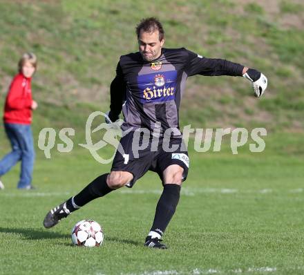 Fussball Kaerntner Liga. ATSV Wolfsberg gegen ATUS Ferlach. Markus Heritzer (Wolfsberg). Wolfsberg, 13.10.2013.
Foto: Kuess
---
pressefotos, pressefotografie, kuess, qs, qspictures, sport, bild, bilder, bilddatenbank