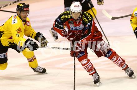 EBEL. Eishockey Bundesliga. KAC gegen Vienna Capitals. Mihael Filipic(KAC), Justin Keller (Caps). Klagenfurt, am 15.10.2013.
Foto: Kuess
---
pressefotos, pressefotografie, kuess, qs, qspictures, sport, bild, bilder, bilddatenbank