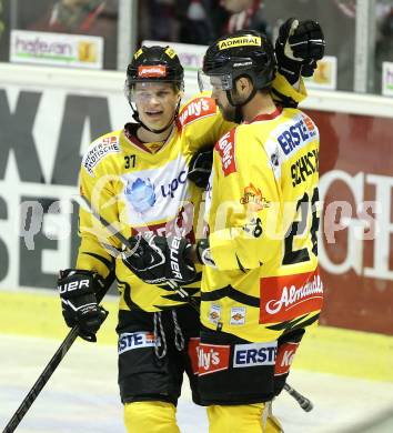 EBEL. Eishockey Bundesliga. KAC gegen Vienna Capitals.  Torjubel Kevin Puschnik, Michael Schiechl (Caps). Klagenfurt, am 15.10.2013.
Foto: Kuess
---
pressefotos, pressefotografie, kuess, qs, qspictures, sport, bild, bilder, bilddatenbank