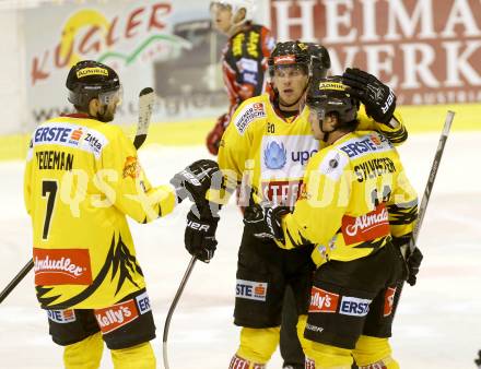 EBEL. Eishockey Bundesliga. KAC gegen UPC Vienna Capitals. Torjubel Adrian Veideman, Marcus Olsson, Dustin Sylvester (Caps). Klagenfurt, am 15.10.2013
Foto: Kuess 

---
pressefotos, pressefotografie, kuess, qs, qspictures, sport, bild, bilder, bilddatenbank