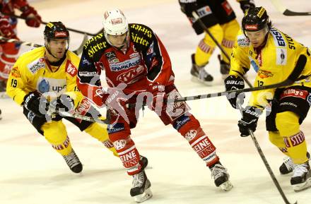 EBEL. Eishockey Bundesliga. KAC gegen Vienna Capitals. Mihael Filipic(KAC), Justin Keller, Dustin Sylvester (Caps). Klagenfurt, am 15.10.2013.
Foto: Kuess
---
pressefotos, pressefotografie, kuess, qs, qspictures, sport, bild, bilder, bilddatenbank