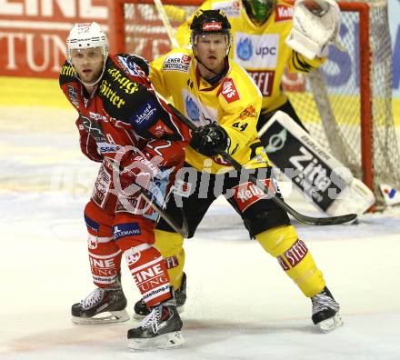 EBEL. Eishockey Bundesliga. KAC gegen Vienna Capitals. Thomas Poeck(KAC), Jamie Fraser (Caps). Klagenfurt, am 15.10.2013.
Foto: Kuess
---
pressefotos, pressefotografie, kuess, qs, qspictures, sport, bild, bilder, bilddatenbank