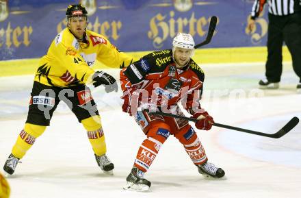 EBEL. Eishockey Bundesliga. KAC gegen UPC Vienna Capitals. Thomas Poeck, (KAC), Jamie Fraser  (Caps). Klagenfurt, am 15.10.2013
Foto: Kuess 

---
pressefotos, pressefotografie, kuess, qs, qspictures, sport, bild, bilder, bilddatenbank