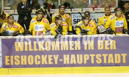 EBEL. Eishockey Bundesliga. KAC gegen UPC Vienna Capitals.  Rafael Rotter, Francois Fortier, Kevin Puschnik, Dustin Sylvester, Mike Ouellette (Caps). Klagenfurt, am 15.10.2013
Foto: Kuess 

---
pressefotos, pressefotografie, kuess, qs, qspictures, sport, bild, bilder, bilddatenbank