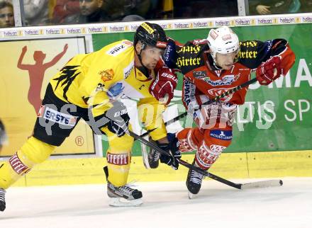 EBEL. Eishockey Bundesliga. KAC gegen UPC Vienna Capitals. Herbert Ratz, (KAC), Benoit Gratton  (Caps). Klagenfurt, am 15.10.2013
Foto: Kuess 

---
pressefotos, pressefotografie, kuess, qs, qspictures, sport, bild, bilder, bilddatenbank