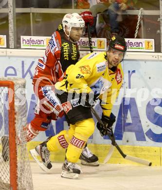 EBEL. Eishockey Bundesliga. KAC gegen Vienna Capitals. Herbert Ratz(KAC), Benoit Gratton (Caps). Klagenfurt, am 15.10.2013.
Foto: Kuess
---
pressefotos, pressefotografie, kuess, qs, qspictures, sport, bild, bilder, bilddatenbank