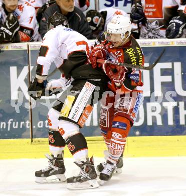 EBEL. Eishockey Bundesliga. KAC gegen HC TWK Innsbruck.  Patrick Berr, (KAC), Christoph Echtler  (Innsbruck). Klagenfurt, am 18.10.2013
Foto: Kuess 

---
pressefotos, pressefotografie, kuess, qs, qspictures, sport, bild, bilder, bilddatenbank