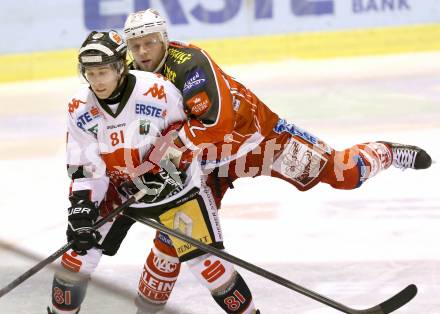 EBEL. Eishockey Bundesliga. KAC gegen HC TWK Innsbruck Die Haie. Thomas Poeck (KAC), Justin Donati (Innsbruck). Klagenfurt, am 18.10.2013.
Foto: Kuess
---
pressefotos, pressefotografie, kuess, qs, qspictures, sport, bild, bilder, bilddatenbank