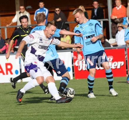 Fussball. Regionalliga. SAK gegen Lafnitz. Darijo Biscan (SAK), Dominik Sobl, Wolfgang Waldl (Lafnitz). Klagenfurt, 19.10.2013.
Foto: Kuess
---
pressefotos, pressefotografie, kuess, qs, qspictures, sport, bild, bilder, bilddatenbank