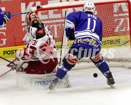 EBEL. Eishockey Bundesliga. EC VSV gegen KAC.  Derek Ryan, (VSV), Fabian Weinhandl  (KAC). Villach, am 22.10..2013.
Foto: Kuess 


---
pressefotos, pressefotografie, kuess, qs, qspictures, sport, bild, bilder, bilddatenbank