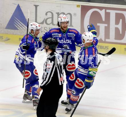 EBEL. Eishockey Bundesliga. EC VSV gegen KAC. Torjubel John Hughes, Marco Pewal, Gerhard Unterluggauer (VSV). Villach, am 22.10..2013.
Foto: Kuess 


---
pressefotos, pressefotografie, kuess, qs, qspictures, sport, bild, bilder, bilddatenbank