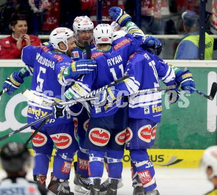 EBEL. Eishockey Bundesliga. EC VSV gegen KAC.  Torjubel Gerhard Unterluggauer, Cole Jarrett, John Hughes, Derek Ryan (VSV). Villach, am 22.10..2013.
Foto: Kuess 


---
pressefotos, pressefotografie, kuess, qs, qspictures, sport, bild, bilder, bilddatenbank