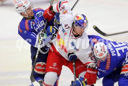 EBEL. Eishockey Bundesliga. EC VSV gegen EC Red Bull Salzburg. Derek Ryan, Marco Pewal,  (VSV), Evan Prophey (Salzburg). Villach, am 25.10..2013.
Foto: Kuess 


---
pressefotos, pressefotografie, kuess, qs, qspictures, sport, bild, bilder, bilddatenbank