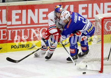 EBEL. Eishockey Bundesliga. EC VSV gegen EC Red Bull Salzburg. Cole Jarrett,  (VSV), Dave Meckler (Salzburg). Villach, am 25.10..2013.
Foto: Kuess 


---
pressefotos, pressefotografie, kuess, qs, qspictures, sport, bild, bilder, bilddatenbank