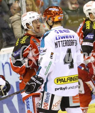 EBEL. Eishockey Bundesliga. KAC gegen EHC LIWEST Linz. Patrick Berr,  (KAC), Daniel Mitterdorfer (Linz). Klagenfurt, am 25.10.2013
Foto: Kuess 

---
pressefotos, pressefotografie, kuess, qs, qspictures, sport, bild, bilder, bilddatenbank